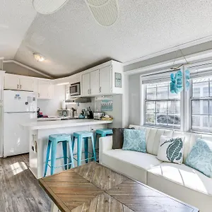 https://miramar-tropical-cottage-2-blocks-from-beach.panamacity-beachhotels.com