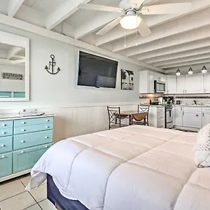 https://beachfront-couples-getaway-w-community-pool.panamacity-beachhotels.com
